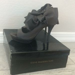 Steve Madden Luxe “Zesty” in Charcoal
